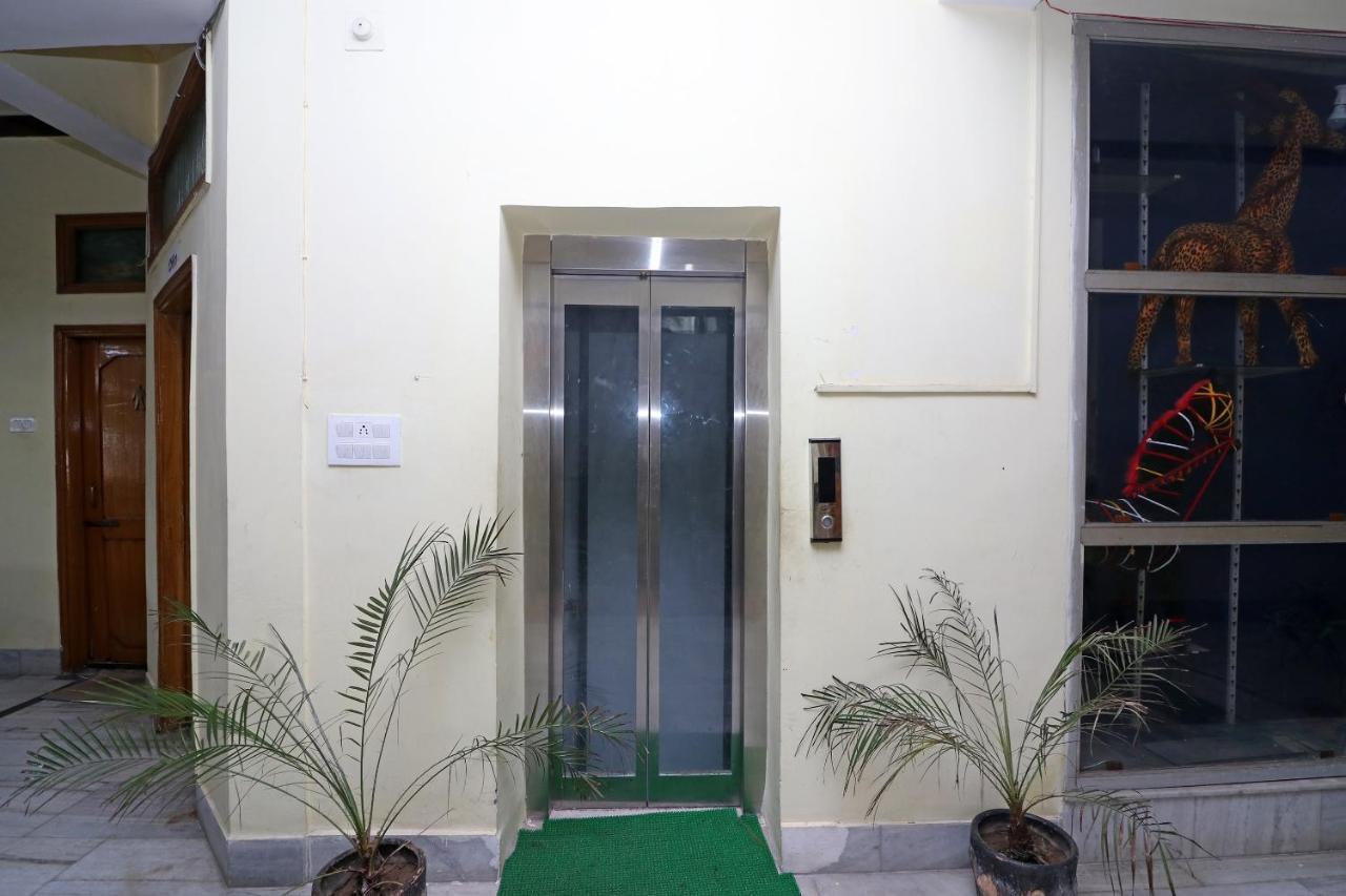 Oyo 16112 Hotel Uruvela International Bodh Gaya Exterior foto